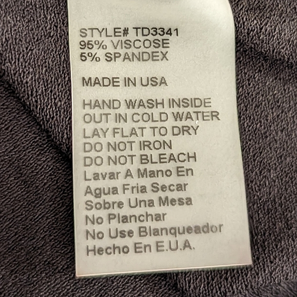 🦇🍂 NWT ! Batwings BLOOMS IN The City Black Belle Sleeve w/ Cold Shoulders - Picture 9 of 9